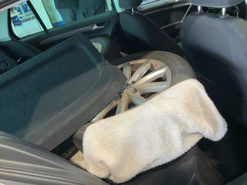 Volkswagen Golf VII 1.6 TDI Lounge BlueMotion Tech — zdjęcie 14