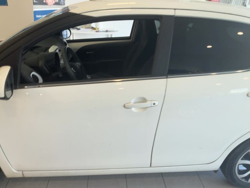 Citroen C1 1.2 VTi Shine — zdjęcie 4