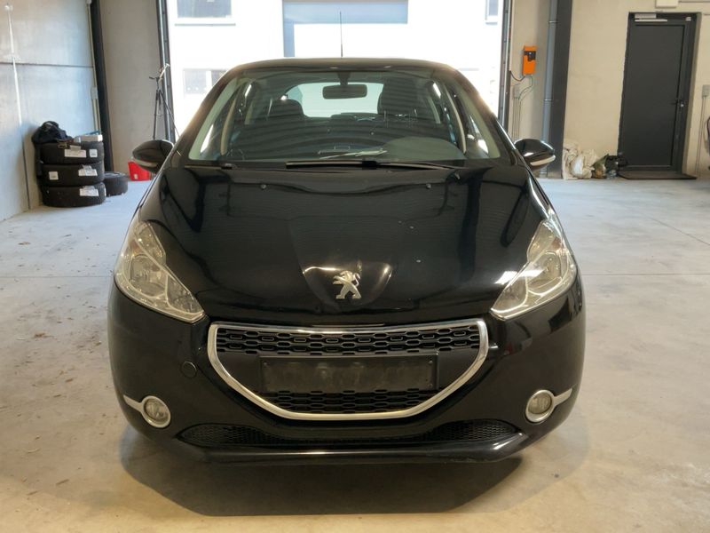 Peugeot 208 1.4 HDi Active — zdjęcie 9