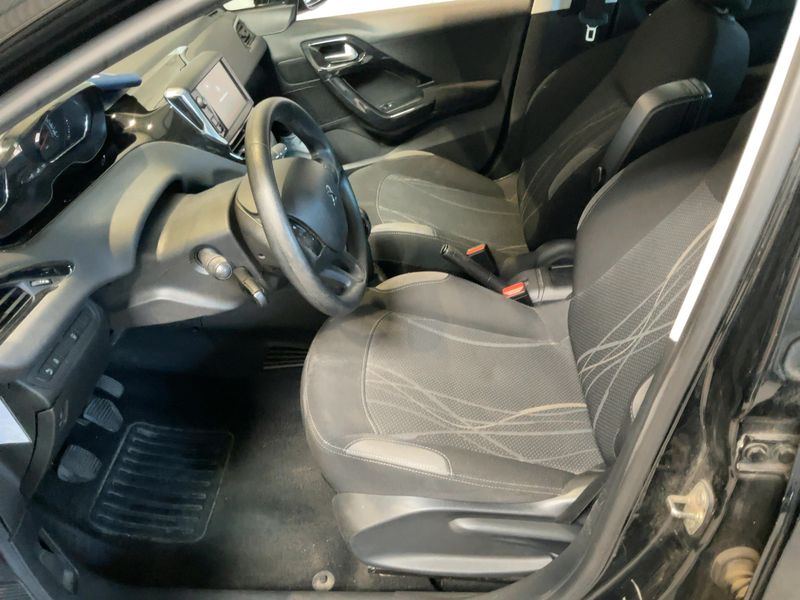 Peugeot 208 1.4 HDi Active — zdjęcie 11