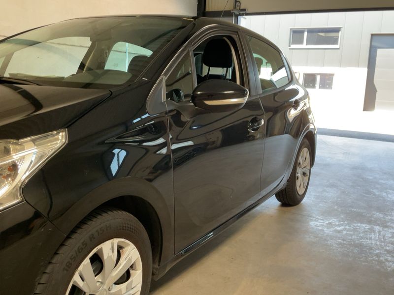 Peugeot 208 1.4 HDi Active — zdjęcie 2