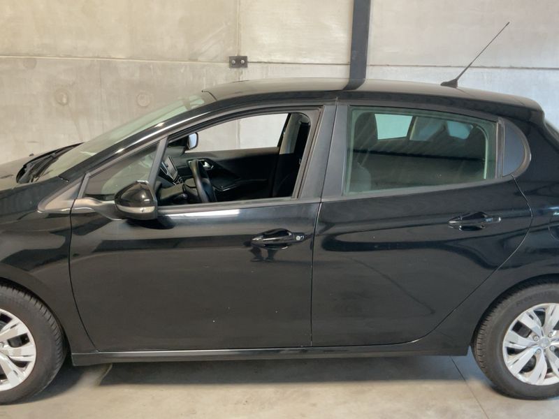 Peugeot 208 1.4 HDi Active — zdjęcie 4