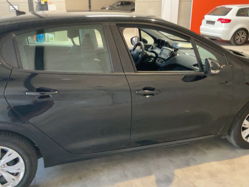 Peugeot 208 1.4 HDi Active — zdjęcie 7