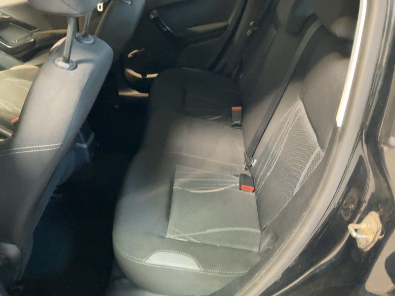 Peugeot 208 1.4 HDi Active — zdjęcie 14