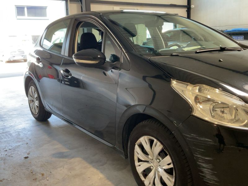 Peugeot 208 1.4 HDi Active — zdjęcie 8