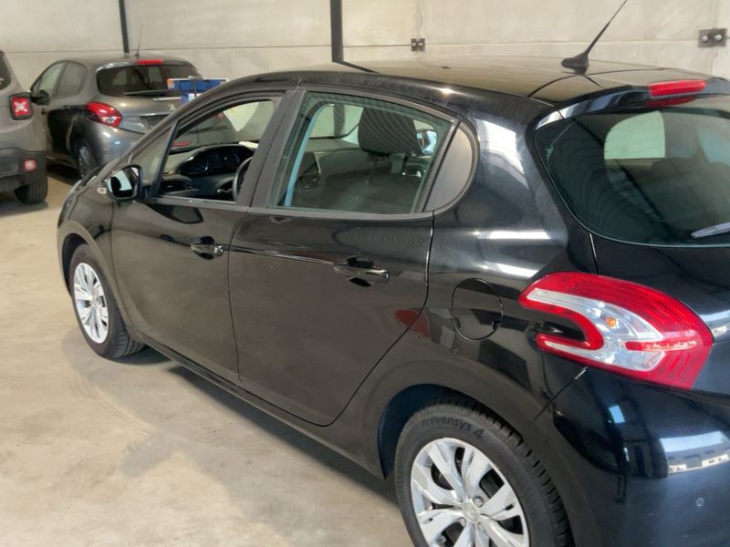 Peugeot 208 1.4 HDi Active — zdjęcie 3