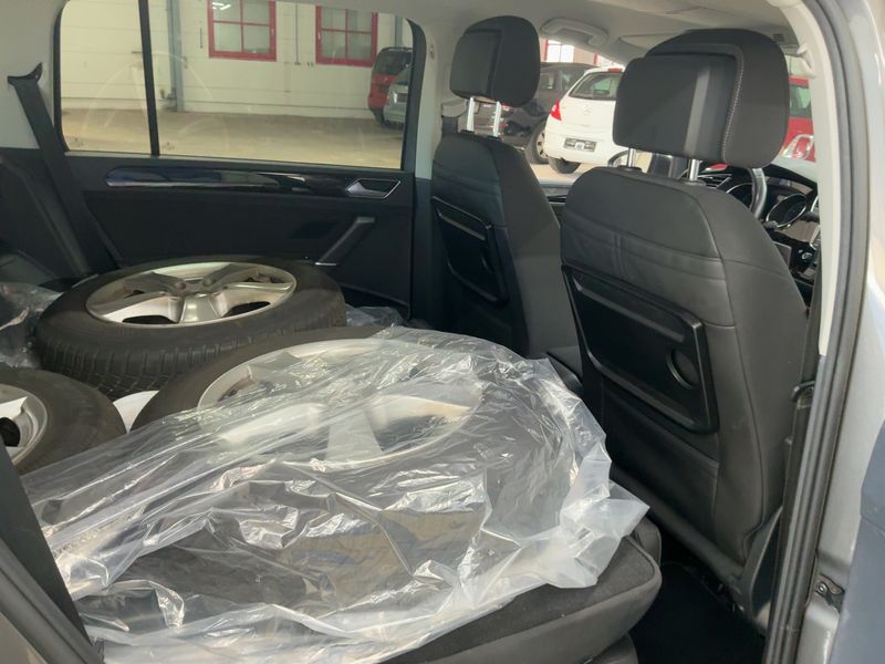 Volkswagen Touran 1.4 TSI Highline BlueMotion Tech — zdjęcie 14