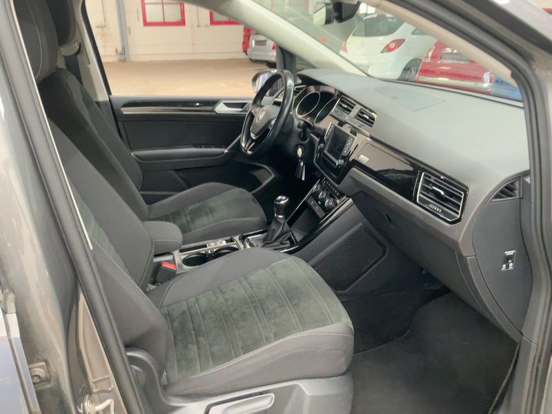 Volkswagen Touran 1.4 TSI Highline BlueMotion Tech — zdjęcie 11