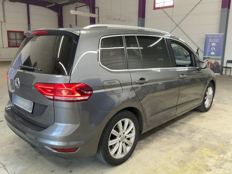 Volkswagen Touran 1.4 TSI Highline BlueMotion Tech — zdjęcie 6