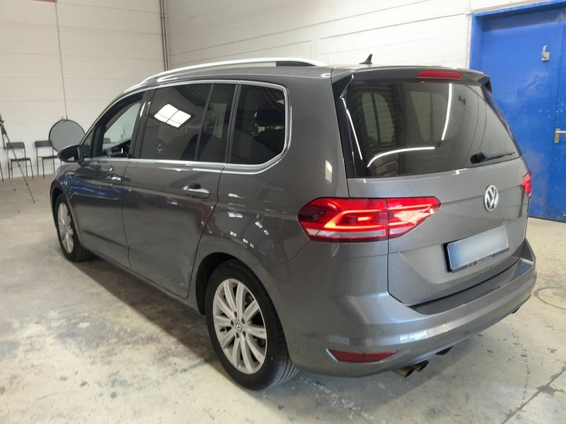 Volkswagen Touran 1.4 TSI Highline BlueMotion Tech — zdjęcie 3