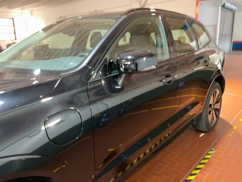 Volvo XC60 2.0 T6 Recharge Plug-in Hybrid Plus Dark AWD — zdjęcie 4