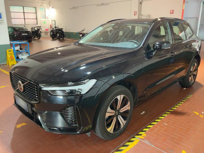 Volvo XC60 2.0 T6 Recharge Plug-in Hybrid Plus Dark AWD — zdjęcie 1