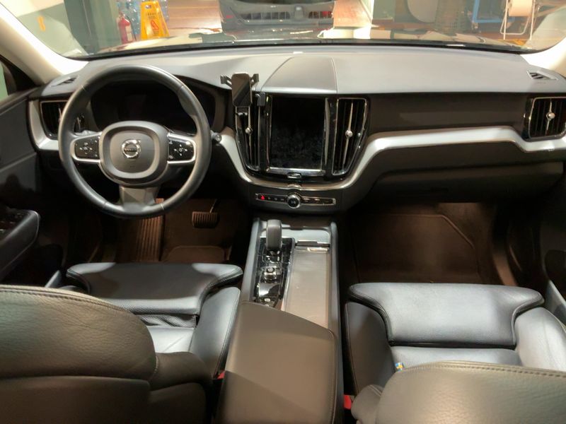 Volvo XC60 2.0 T6 Recharge Plug-in Hybrid Plus Dark AWD — zdjęcie 12