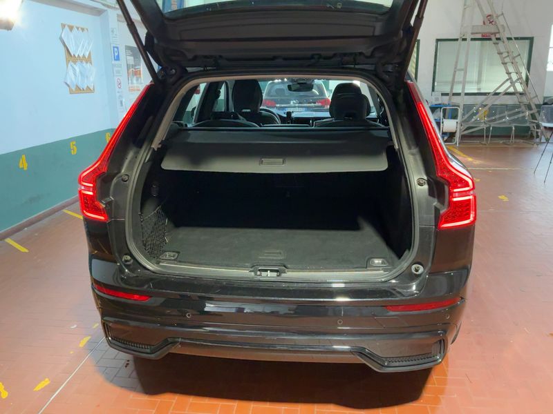 Volvo XC60 2.0 T6 Recharge Plug-in Hybrid Plus Dark AWD — zdjęcie 10