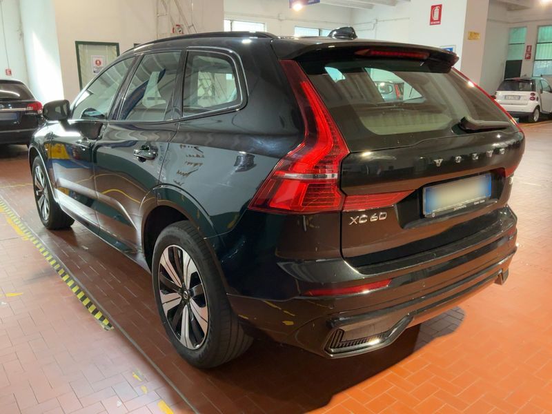 Volvo XC60 2.0 T6 Recharge Plug-in Hybrid Plus Dark AWD — zdjęcie 3
