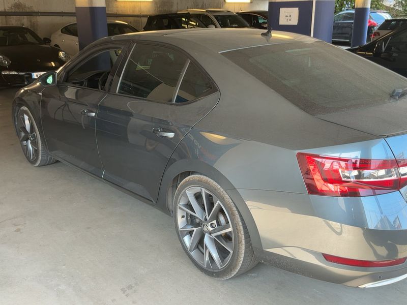 Skoda Superb 1.5 TSI ACT SportLine Plus — zdjęcie 3