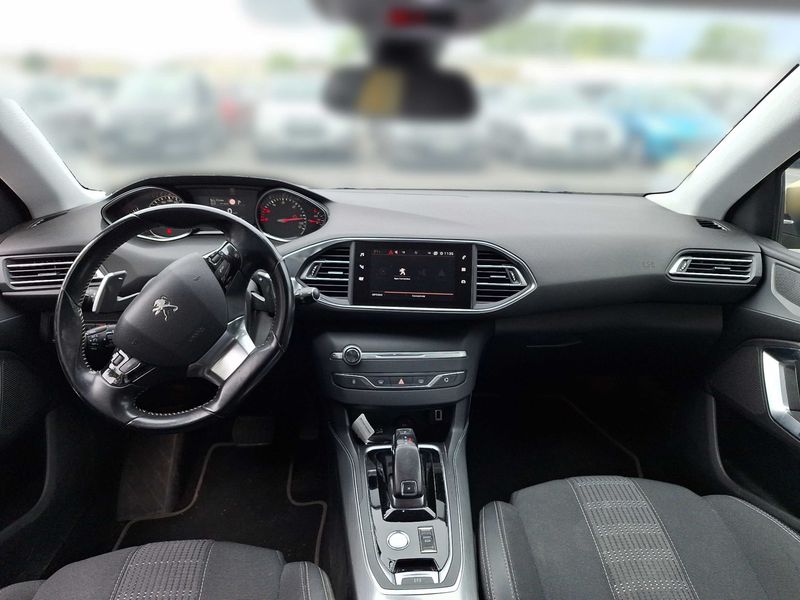 Peugeot 308 1.5 Blue-HDi Allure 2018 – снимка 11
