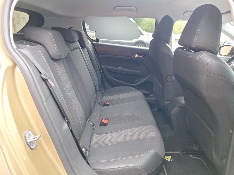 Peugeot 308 1.5 Blue-HDi Allure 2018 – снимка 14