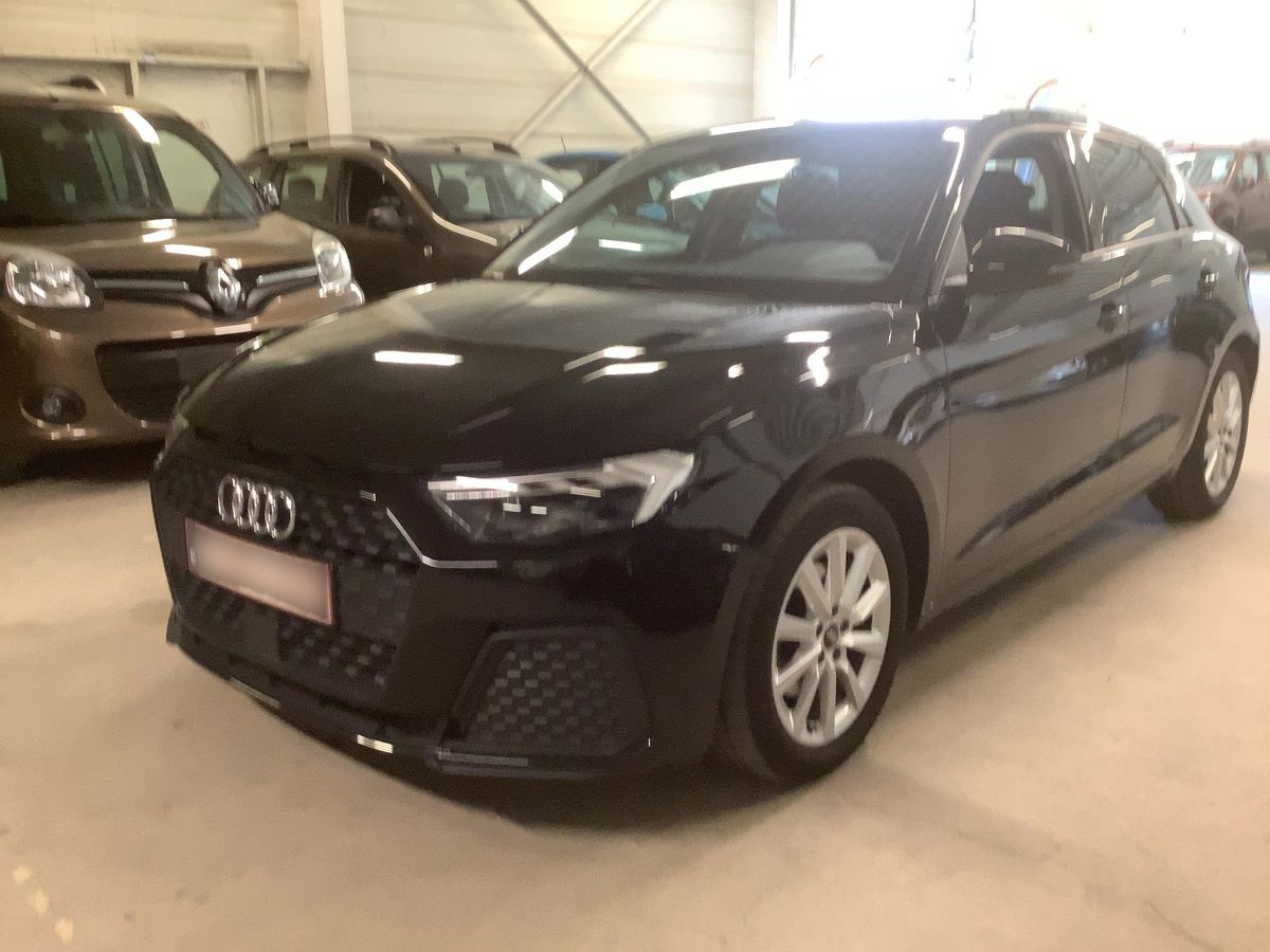 Audi A1 2023 — photo 1