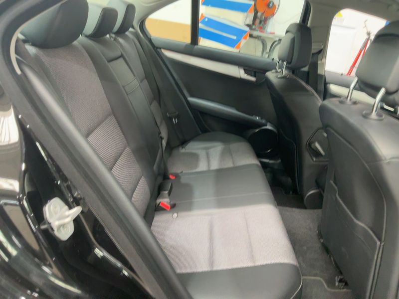 Mercedes-Benz C-Klasse C 220 CDI BlueEfficiency Avantgarde — zdjęcie 14