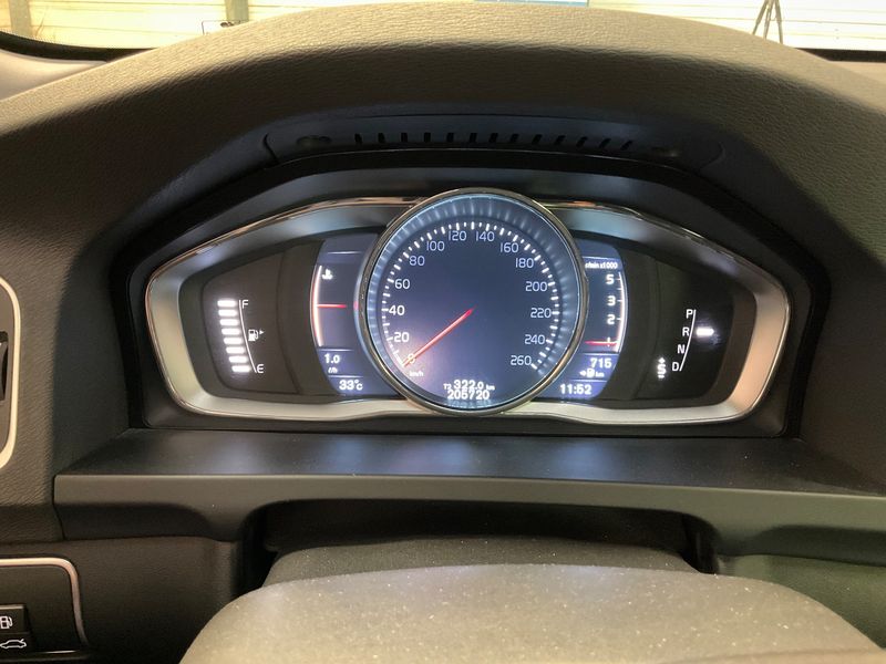 Volvo V60 Cross Country 2.0 D3 Summum — zdjęcie 13
