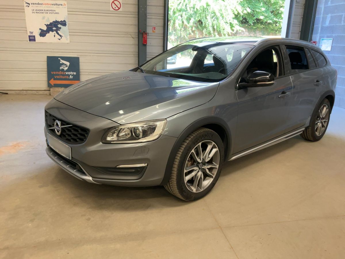Volvo V60 2016 — photo 1