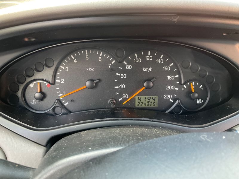 Ford Focus 1.8 Ambiente — zdjęcie 4