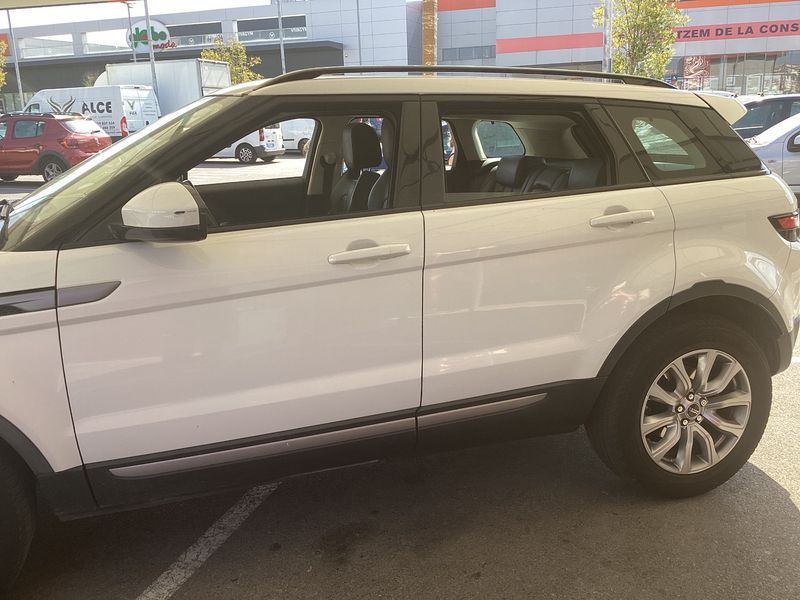 Land Rover Evoque 2.2 Td4 Pure Technik — zdjęcie 4