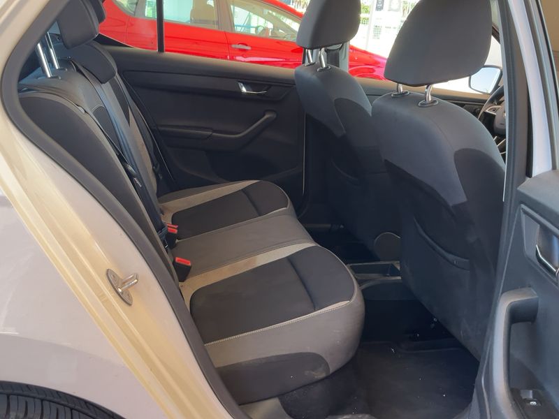 Skoda Fabia 1.0 MPI Ambition — zdjęcie 14