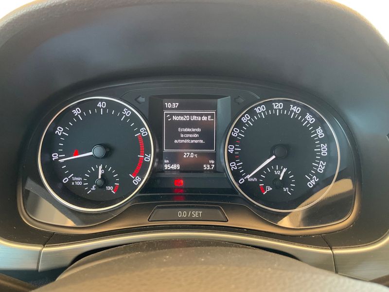 Skoda Fabia 1.0 MPI Ambition — zdjęcie 13