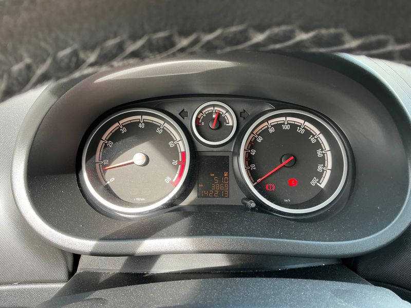 Opel Corsa 1.2 Satellite 2011 – снимка 4