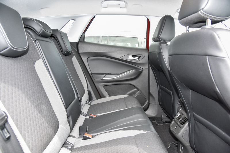 Opel Grandland X 1.6 CDTI DPF B-Color — zdjęcie 13