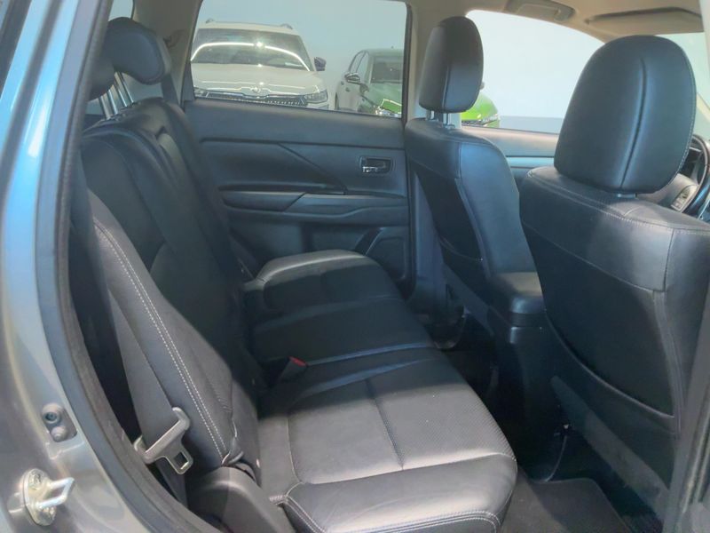Mitsubishi Outlander 2.2 DI-D Intense ClearTec 4WD 2014 – снимка 19