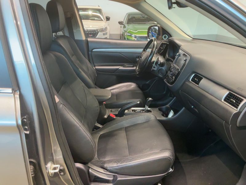 Mitsubishi Outlander 2.2 DI-D Intense ClearTec 4WD 2014 – снимка 16