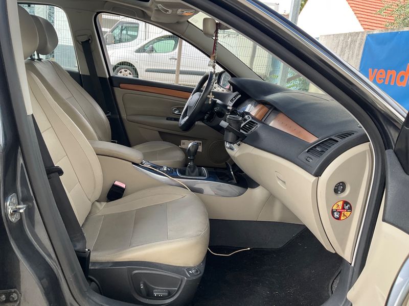Renault Laguna 2.0 dCi Initiale — zdjęcie 3