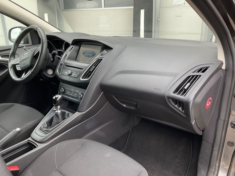 Ford Focus 1.0 EcoBoost Trend 2016 – снимка 30