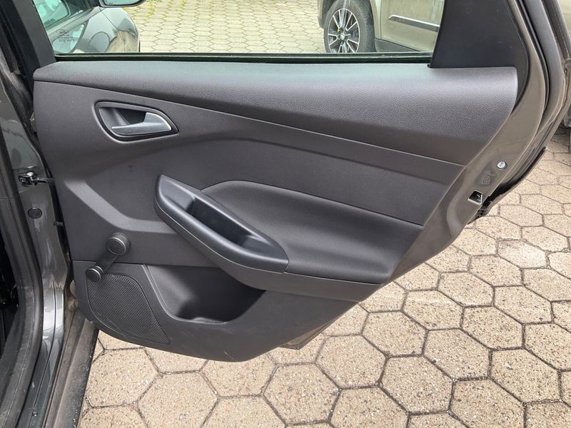 Ford Focus 1.0 EcoBoost Trend 2016 – снимка 33