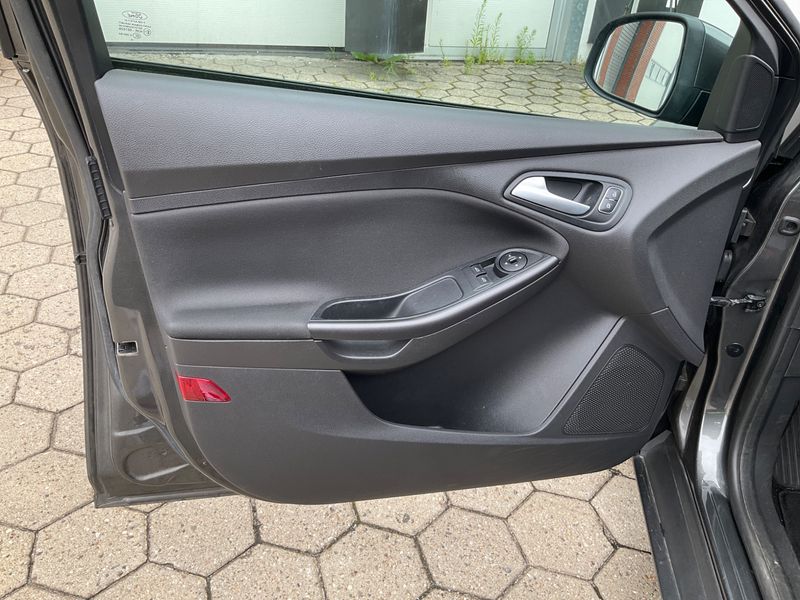 Ford Focus 1.0 EcoBoost Trend 2016 – снимка 35