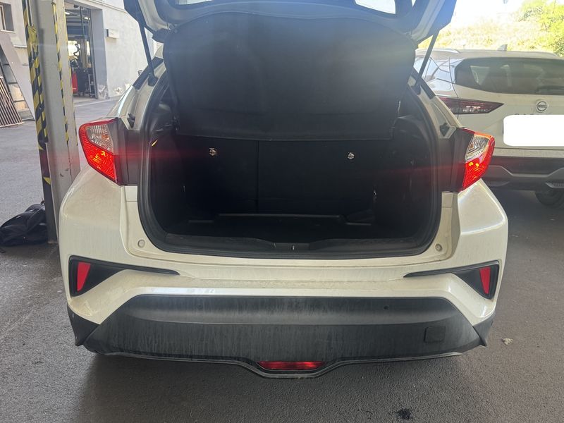 Toyota C-HR 1.8 Hybrid Lounge — zdjęcie 9