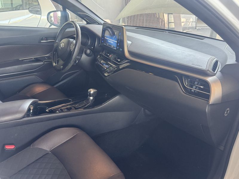 Toyota C-HR 1.8 Hybrid Lounge — zdjęcie 11