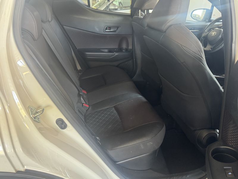 Toyota C-HR 1.8 Hybrid Lounge — zdjęcie 13