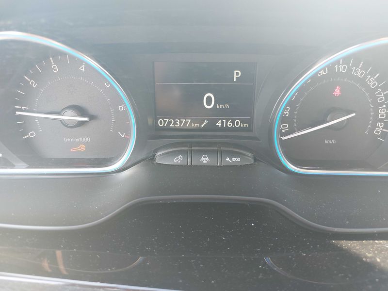 Peugeot 2008 1.2 PureTech Allure — zdjęcie 12