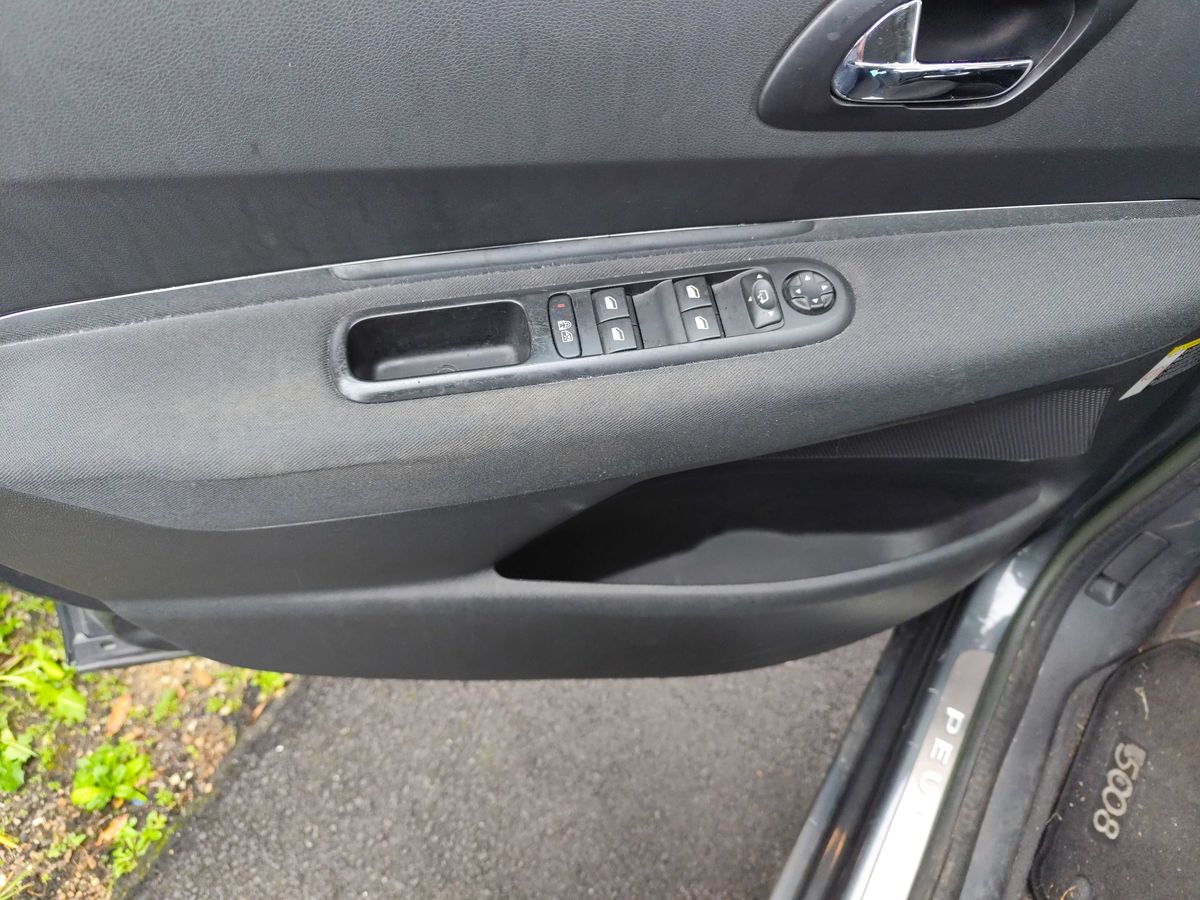 Peugeot 5008 2013 — photo 31