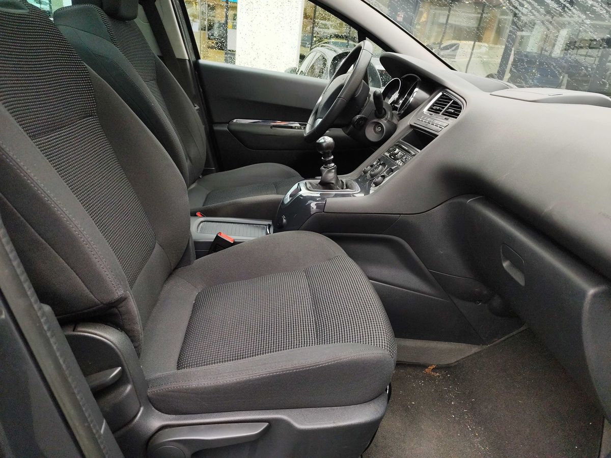 Peugeot 5008 2013 — photo 11