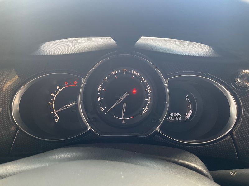Citroen DS3 1.6 e-HDi SportChic — zdjęcie 4
