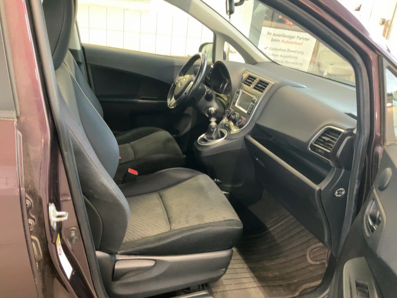 Toyota Verso-S 1.33 Dual VVT-i Life — zdjęcie 11