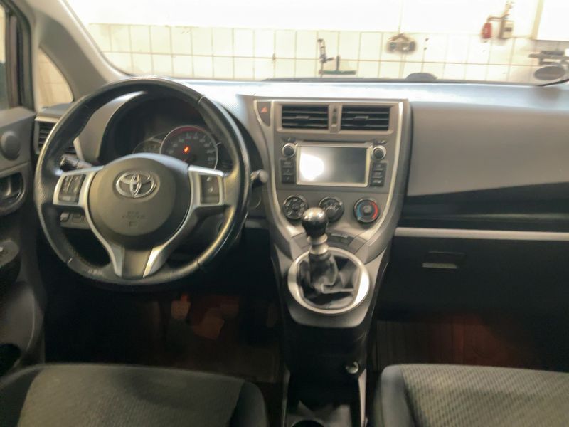 Toyota Verso-S 1.33 Dual VVT-i Life — zdjęcie 12
