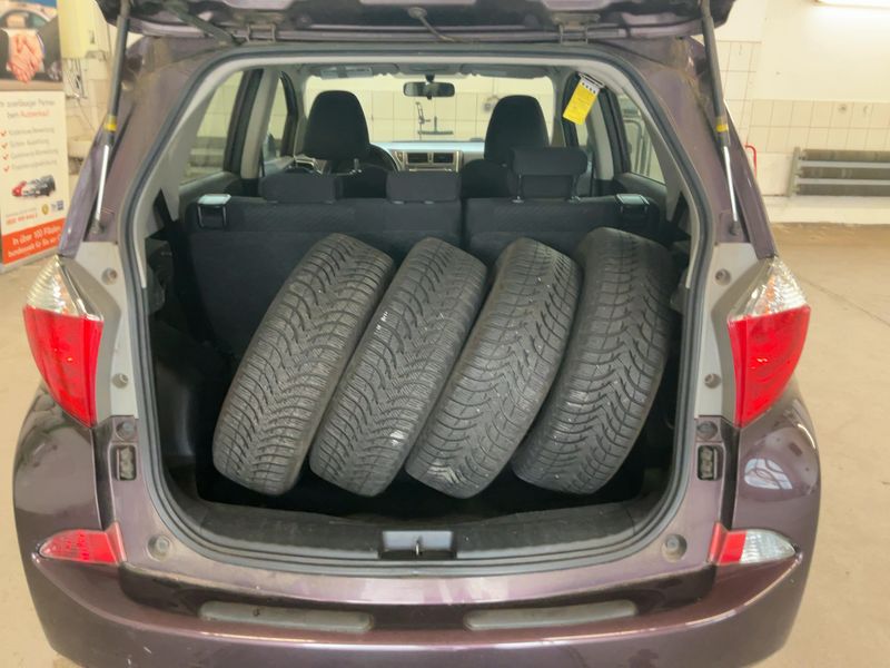 Toyota Verso-S 1.33 Dual VVT-i Life — zdjęcie 10