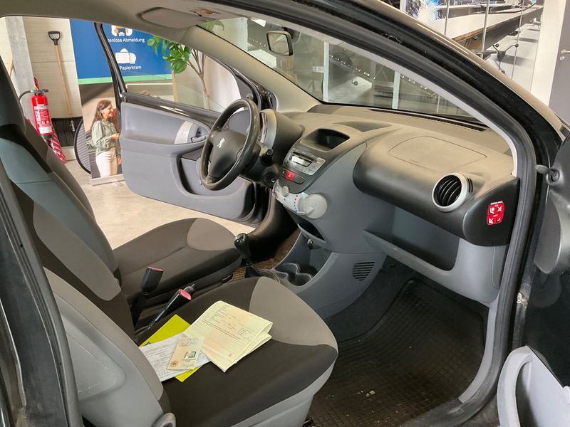 Peugeot 107 1.0 Petit Filou — zdjęcie 3