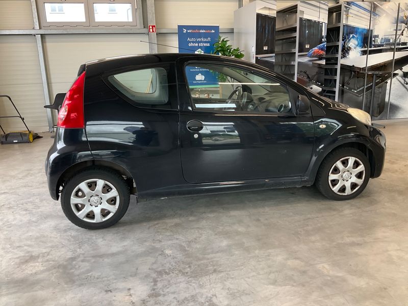 Peugeot 107 1.0 Petit Filou — zdjęcie 2